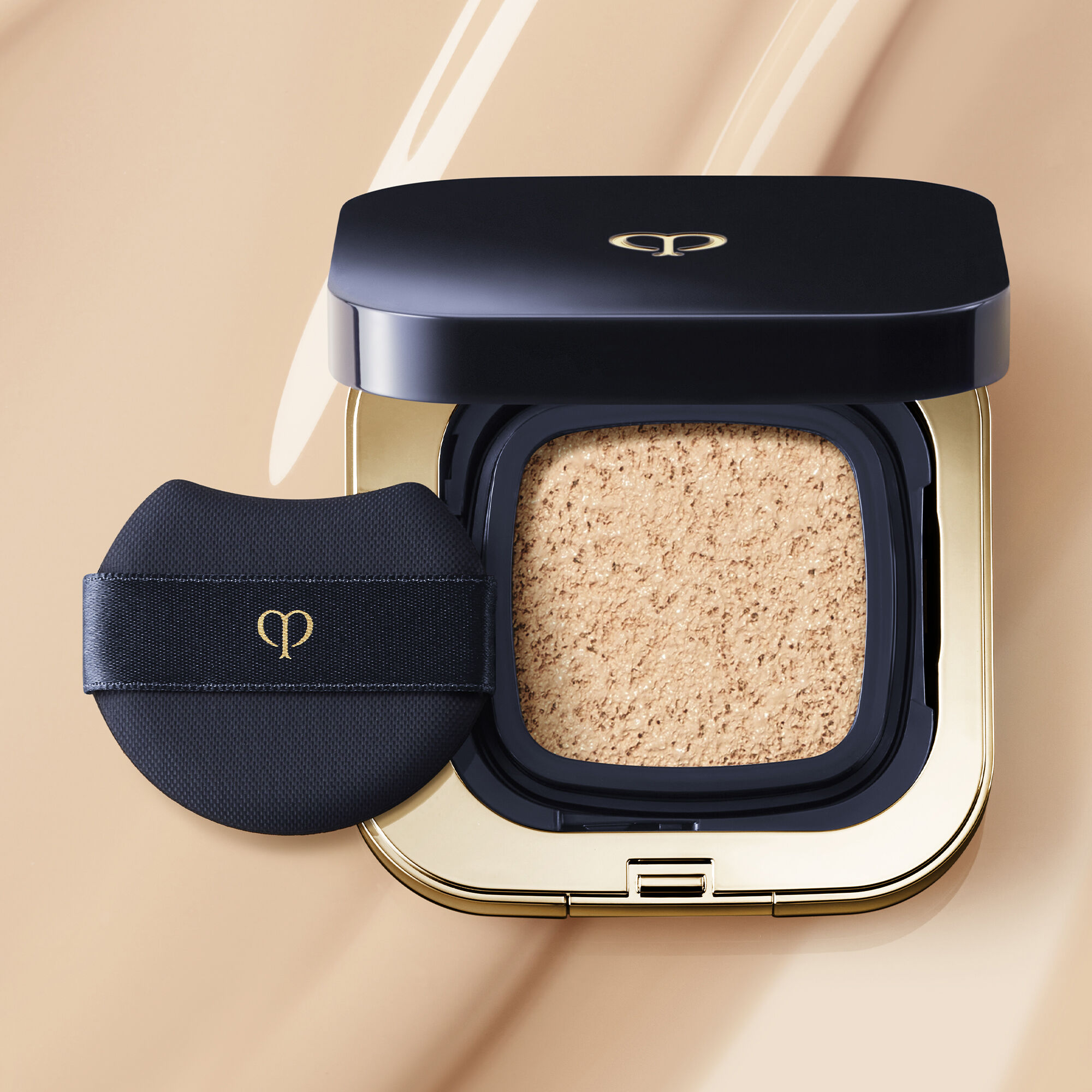 clé de peau Radiant Cushion Foundation Cle de Peau Radiant Cushion Foundation Natural ~ B00 - www