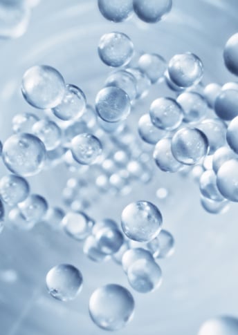 Acide hyaluronique et extrait de menthe poivrée