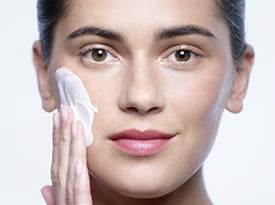 Nettoyants moussants pour un éclat remarquable | Cl&eacute; de Peau Beaut&eacute;